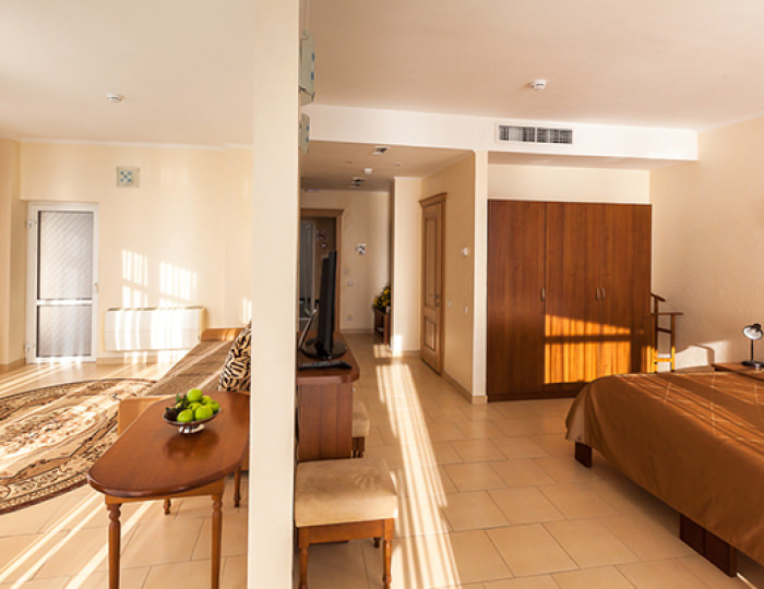 Полулюкс Семейный 2-местный - Курортный комплекс «Ливадийский»